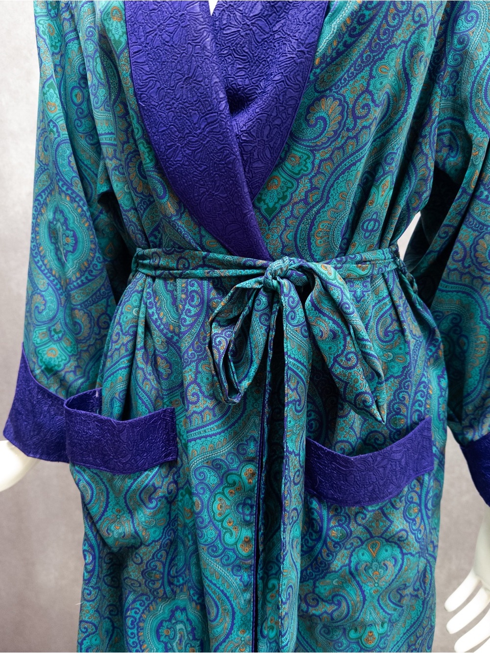 Vtg Victoria's Secret Gold Label Teal, Purple Paisley Satin Robe P/S‎ - Picture 7 of 10